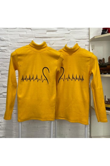 Kalp Atışı Baskılı Sarı Boğazlı Triko Sevgili Kombini