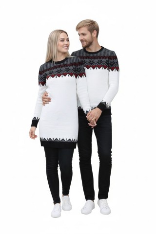 Desenli Beyaz Tunik Ve Triko Sevgili Kombini